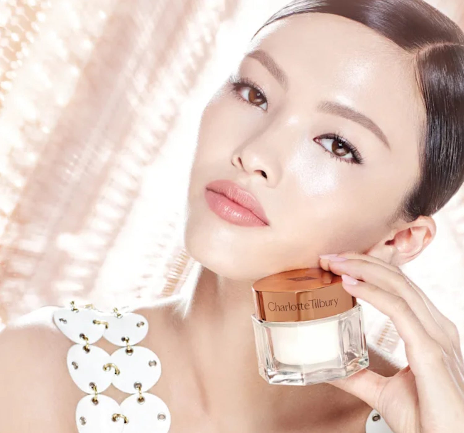 Charlotte Tilbury MAGIC CREAM HEROES
LIMITED EDITION SKINCARE SET مجموعة شد الوجه والجسم من شارلوت