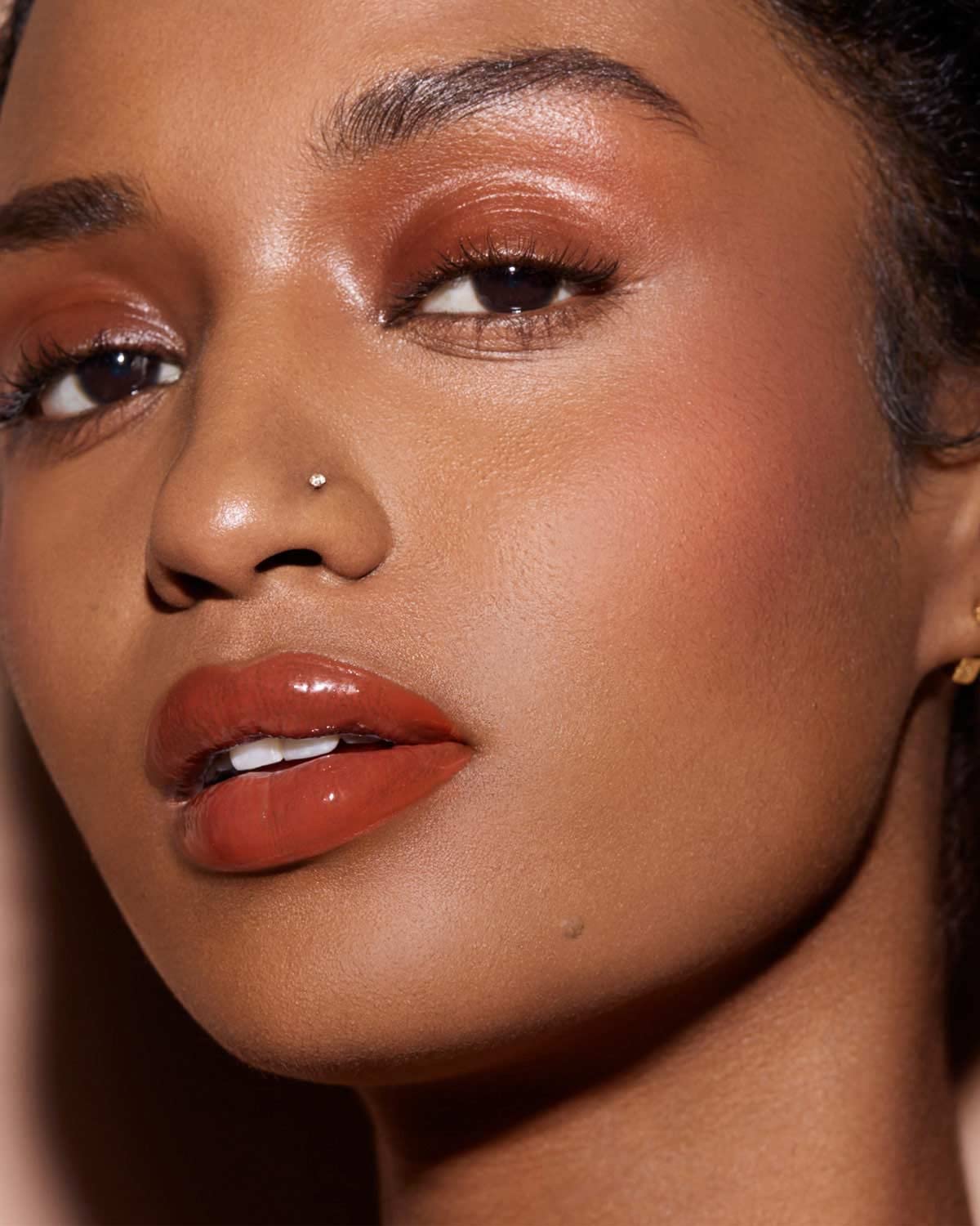 FENTY BEAUTY Gloss Bomb Universal Lip Luminizer ملمع شفاه كريمي من فينتي بيوتي