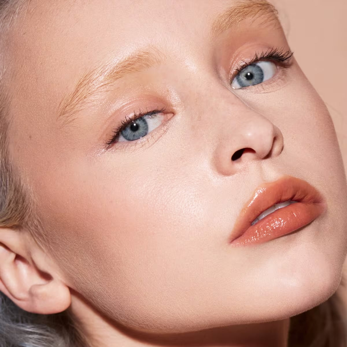 FENTY BEAUTY Gloss Bomb Universal Lip Luminizer ملمع شفاه كريمي من فينتي بيوتي