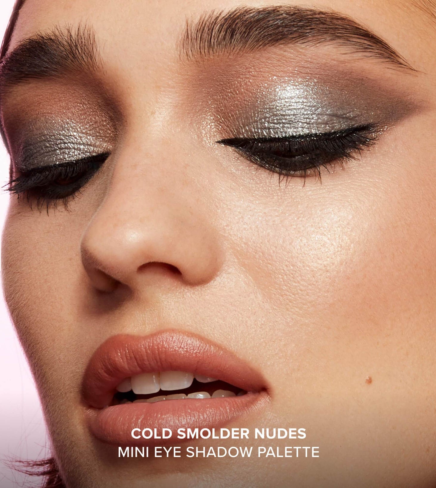 Too Faced Born This Way Natural Nudes Mini Eye Shadow Palette ظلال عيون من توو فيسد