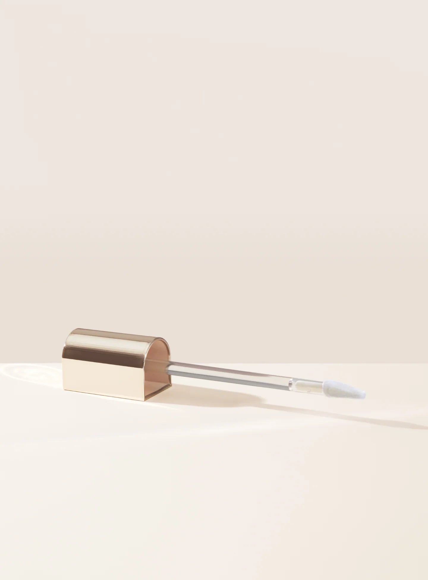 Rare Beauty Stay Vulnerable Glossy Lip Balm ملمع الشفاه من رير بيوتي