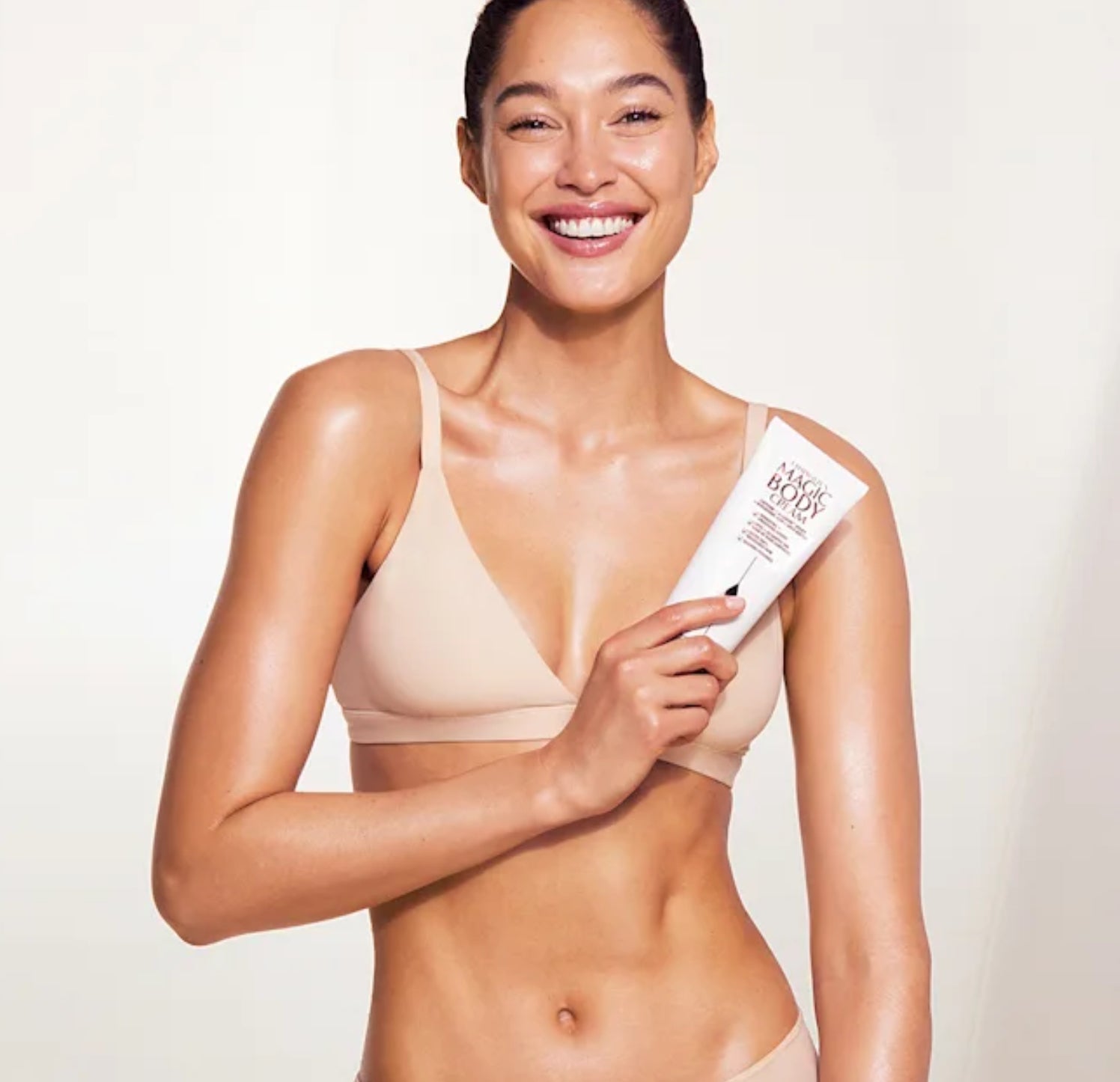 Charlotte Tilbury MAGIC CREAM HEROES
LIMITED EDITION SKINCARE SET مجموعة شد الوجه والجسم من شارلوت