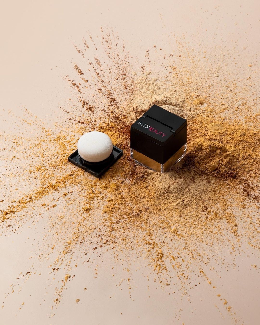 HUDA BEAUTY BABY BAKE loose baking & setting powder 6g باودر التثبيت بالحجم الصغير من هدى بيوتي