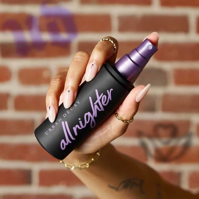 URBAN DECAY ALL NIGHTERبخاخ تثبيت المكياج طويل الأمد