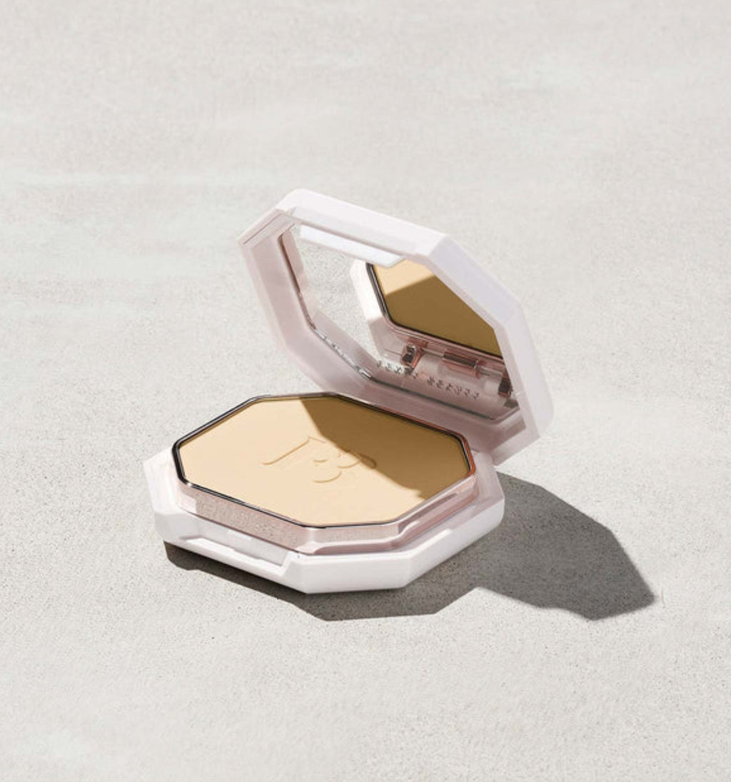 FENTY BEAUTY PRO FILT'R SOFT MATTE POWDER FOUNDATION كريم اساس مضغوط من فينتي بيوتي
