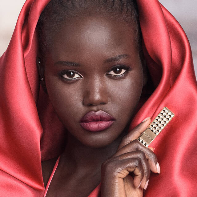VALENTINO SPIKE VALENTINO BUTTERY MATTE LIP COLOR ليبستك بلون مطفي من ڤالانتينو