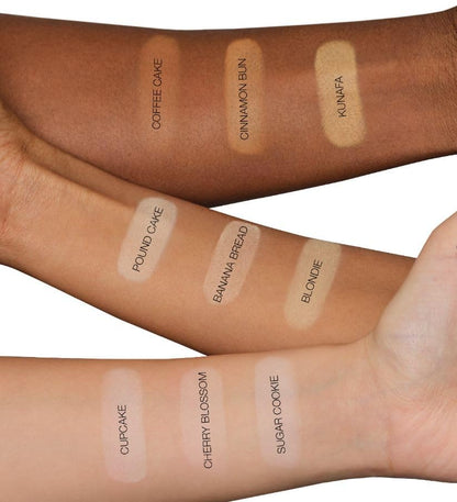 HUDA BEAUTY COMPACT POWDER (eays bake and snatch)