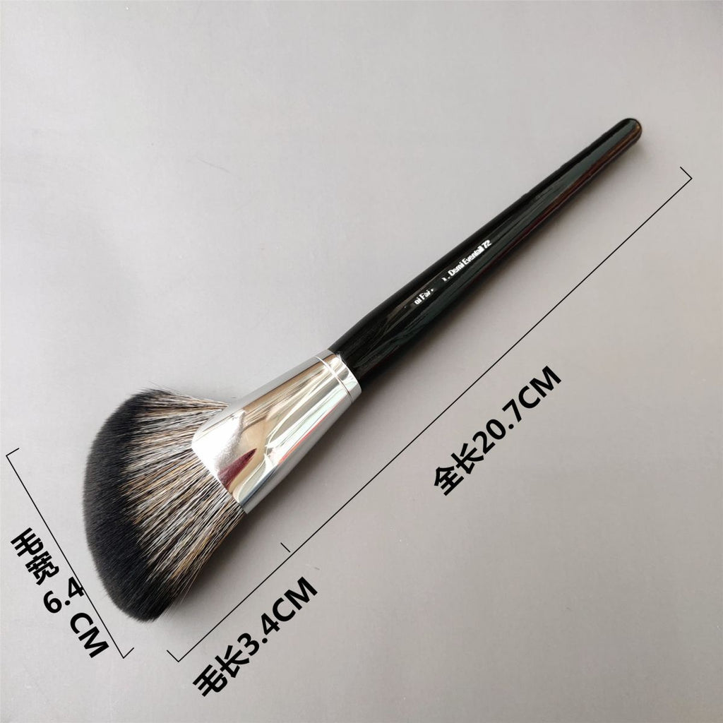 Sephora Collection PRO Demi Fan Brush #72 فرشاة اضاءة من سيفورا