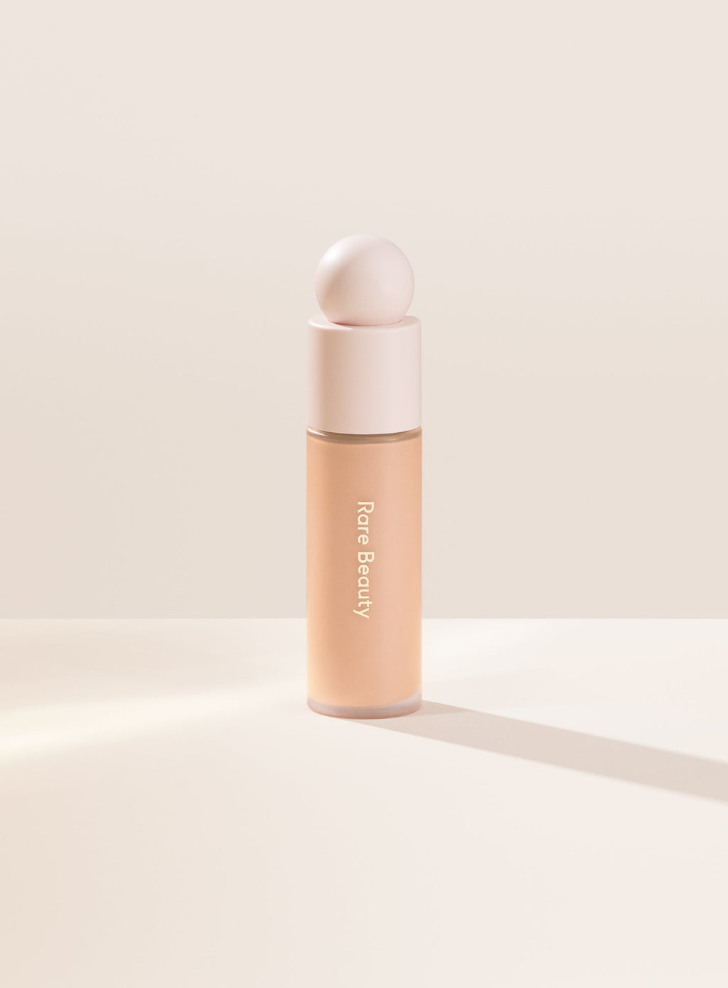 RARE BEAUTY Liquid Touch Weightless Foundation كريم اساس عالي التغطيه من رير بيوتي